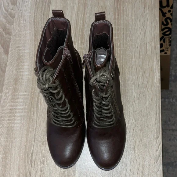 7.5 size brown heel ankle boots - Picture 4 of 6